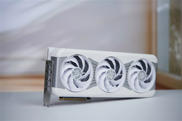 最强QLC到底有多强！致态Ti600s 2TB SSD评测: 顺序读取7400MB/s、写入寿命翻倍、温度低到离谱