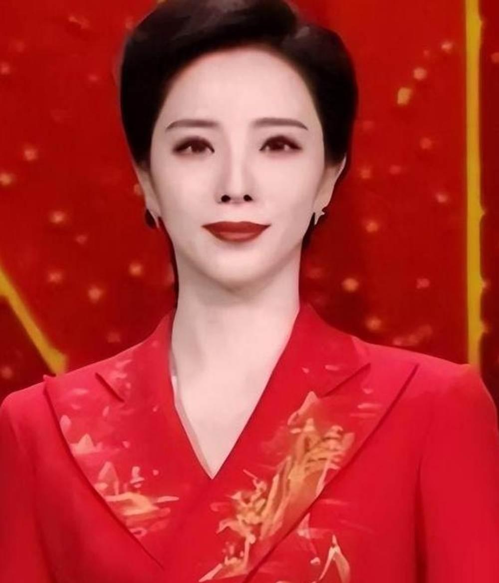 “你要不要命啦” 交警隔空怒吼救下一家三口 10秒后货车撞飞故障车